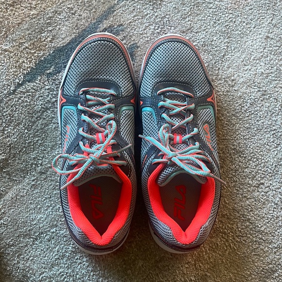 FILA Sneakers Running Athletic Shows Worn Once Sz 10 PERFECT - Picture 3 of 6